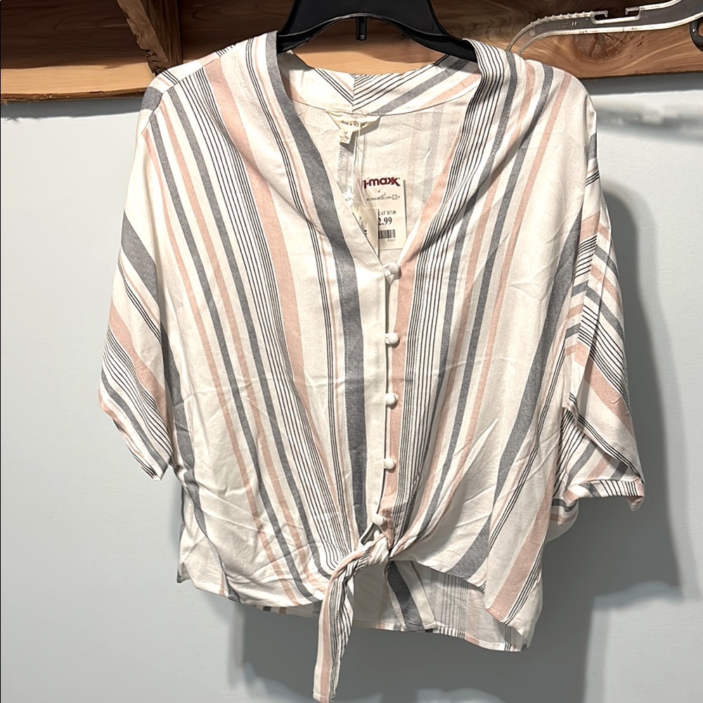 Beautiful, striped blouse! Perfect for summer events!